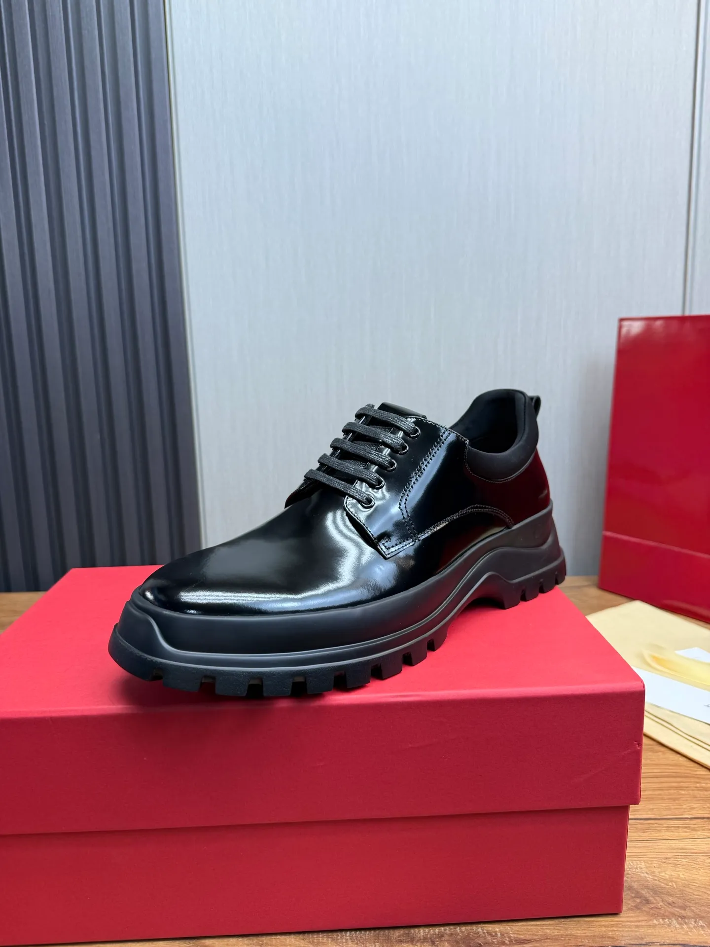 Men's shoes 💰880💰 Ferragamo. [Ferragamo] Men's Loaf leather shoes, the latest hot style, 1:1 original purchase quality, top quality, imported open-edge beaded cowhide leather on the upper, hand-made three-dimensional stitching highlights the round toe design, the inner feet are made of imported cowhide, with original wear-resistant rubber outsole, matching code 39-44, (38, 45 custom-made, non-refundable)